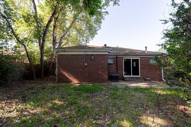 Building Photo - 3 Bed 2 Bath in OKC!