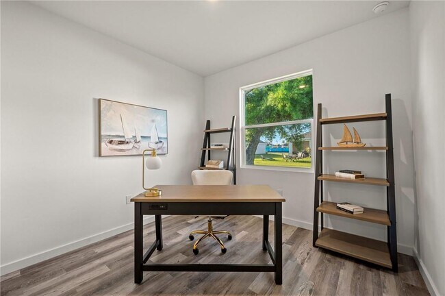 Building Photo - 1515 Nelson Rd N