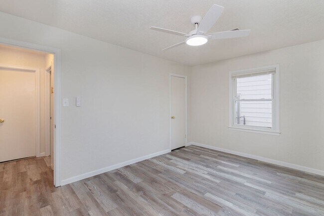 Building Photo - 1809 NW Lincoln Ave