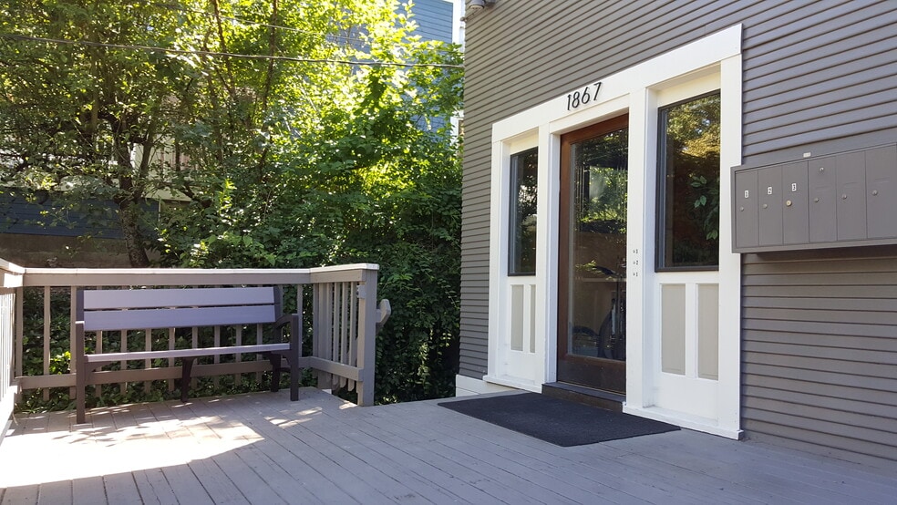 Main entrance. - 1867 SW 14th Ave