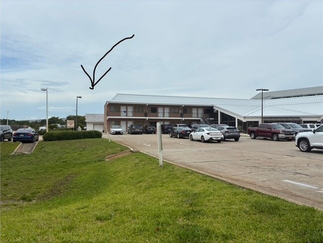 Building Photo - 17255 Front Beach Rd