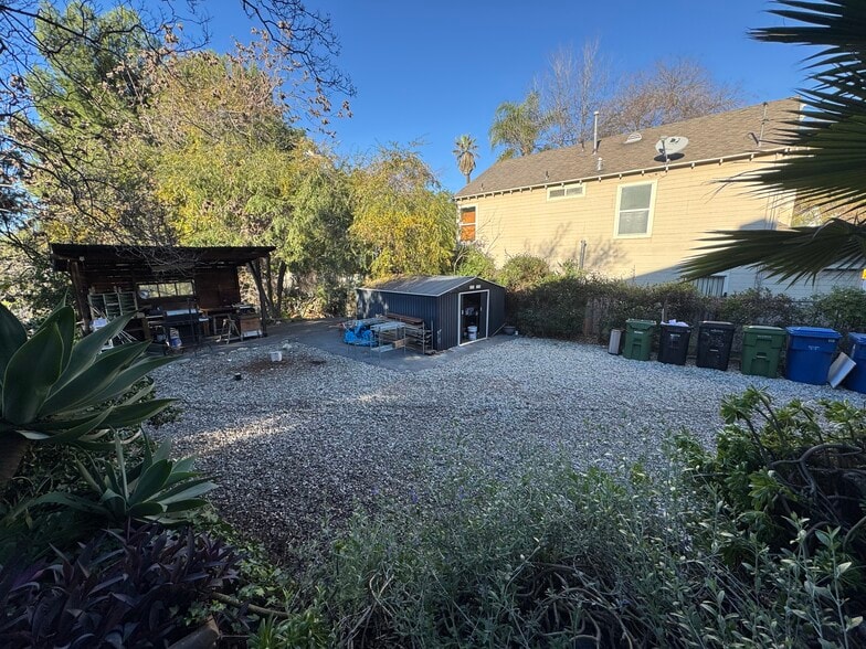 Parking - 5924 Hayes Ave