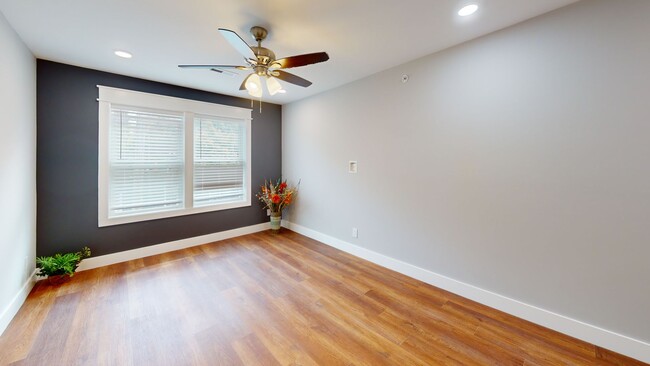 Building Photo - 6BR/6BA Unit with Private Bathrooms | Part...