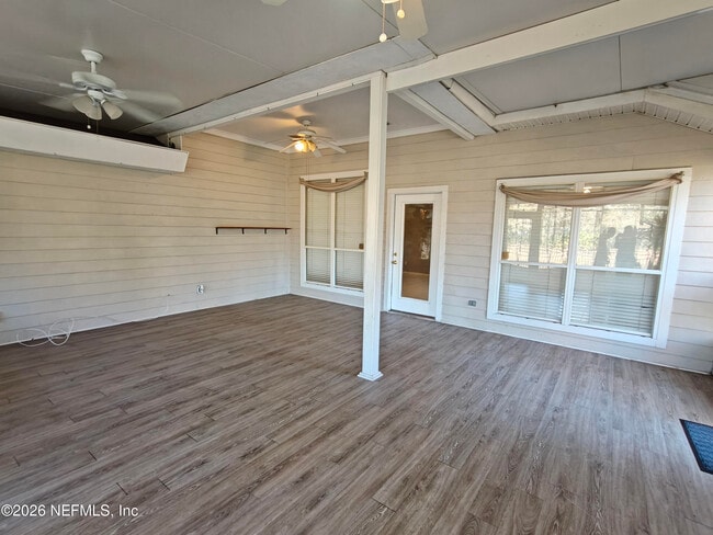 Building Photo - 1563 Lakeway Dr