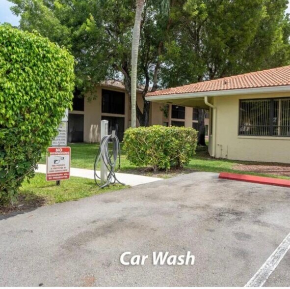 Car wash - 9521 Boca Cove Cir