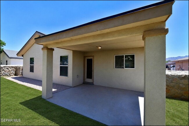 Building Photo - 804 Margarita St