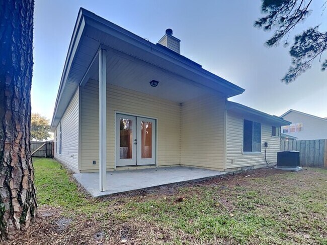 Building Photo - 4-bed, 2-bath home in Sheffield Oaks