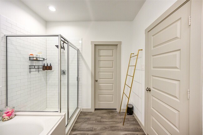 Building Photo - 6846 Dell Vista Drive