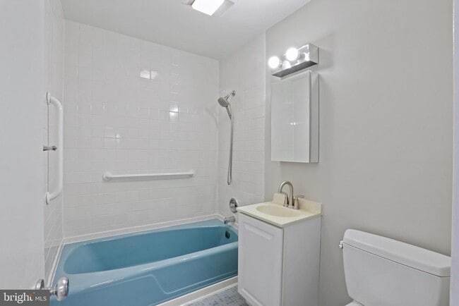 Building Photo - 1644 Wainwright Dr