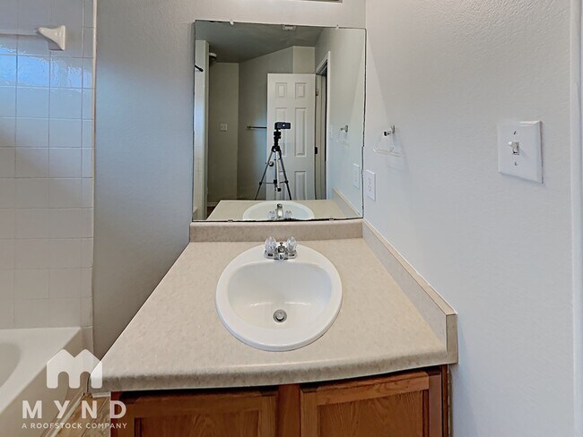 Building Photo - 2716 Amberglow Ct