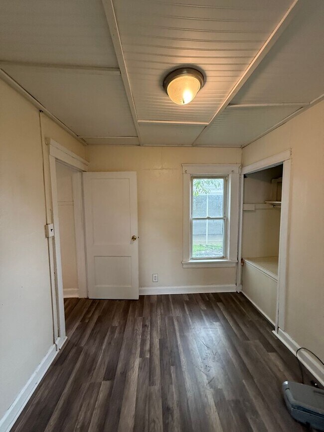 Building Photo - Section 8 Accepted! 4br 2ba Home