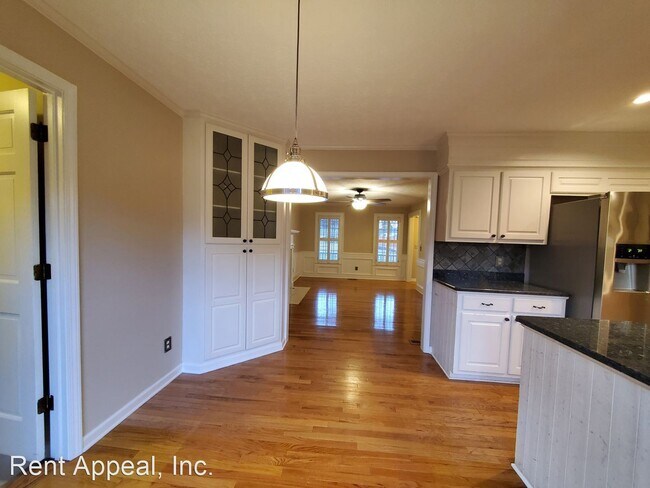 Building Photo - 4 br, 2.5 bath House - 2675 Shadow Pine Dr