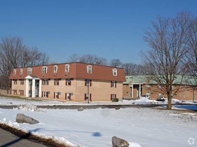 Primary Photo - Colonial Garden Apartments