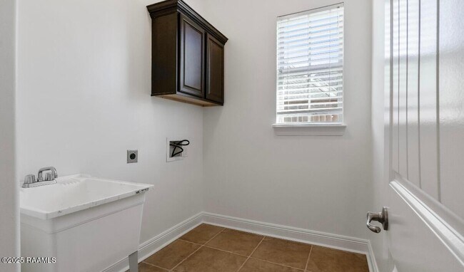 Building Photo - 100 Deysbrook Ln