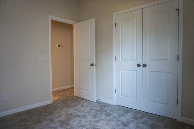 Building Photo - Lovely 3 bedroom 2 Bath Ranch with 2 Car Garage in Goose Creek