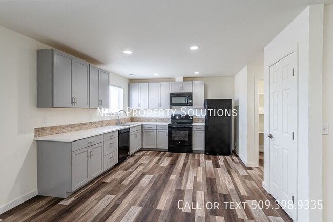 Building Photo - Brand New 3 Bed, 2.5 Bath Townhome! WSG In...