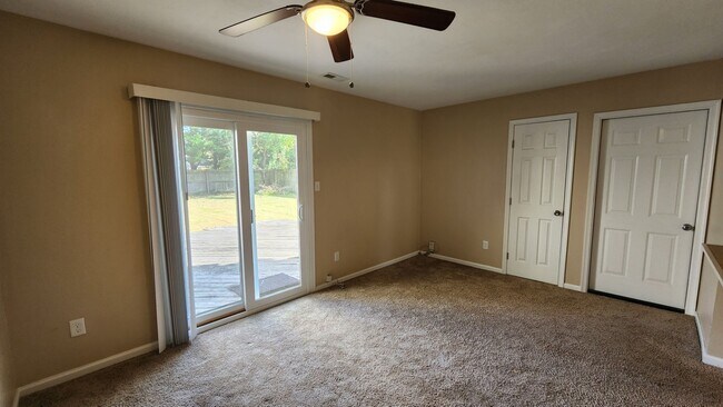 Building Photo - Rosemont Forest