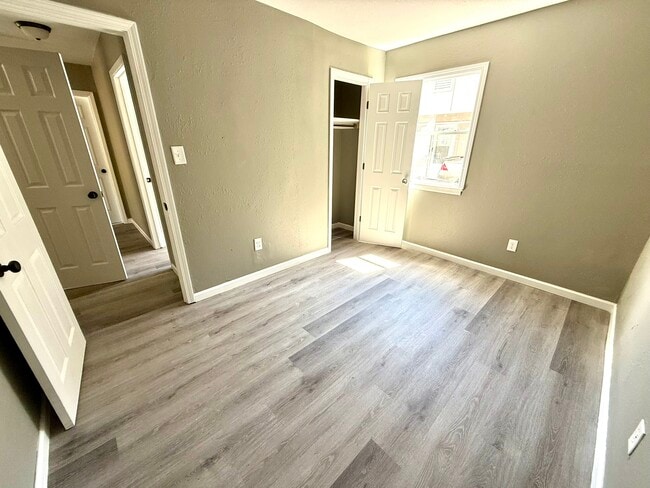 Building Photo - 3831 Morningview Dr
