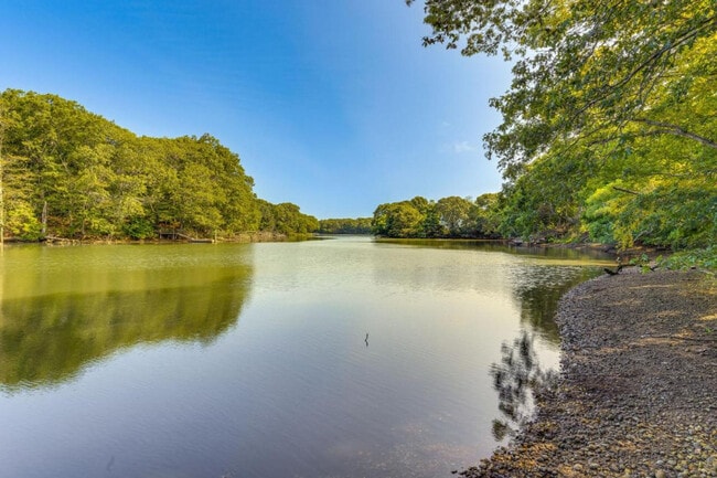 Building Photo - 1345 Long Creek Dr