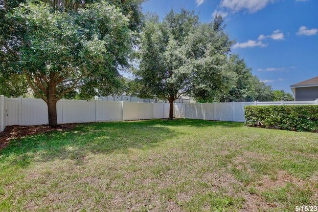 Building Photo - Gorgeous 4/3.5 Home with a Large Fenced Ba...