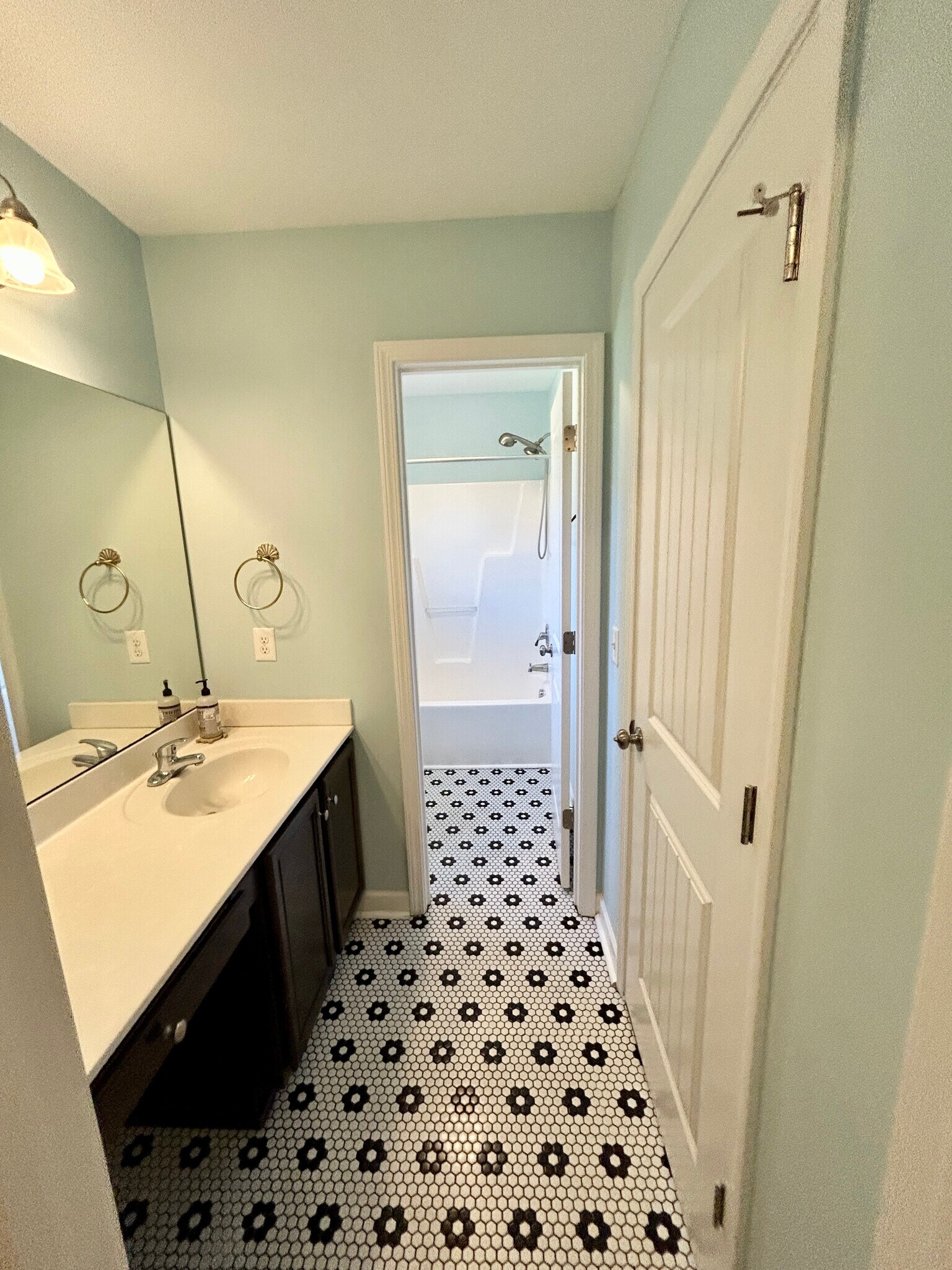 Building Photo - 301 Kraft St