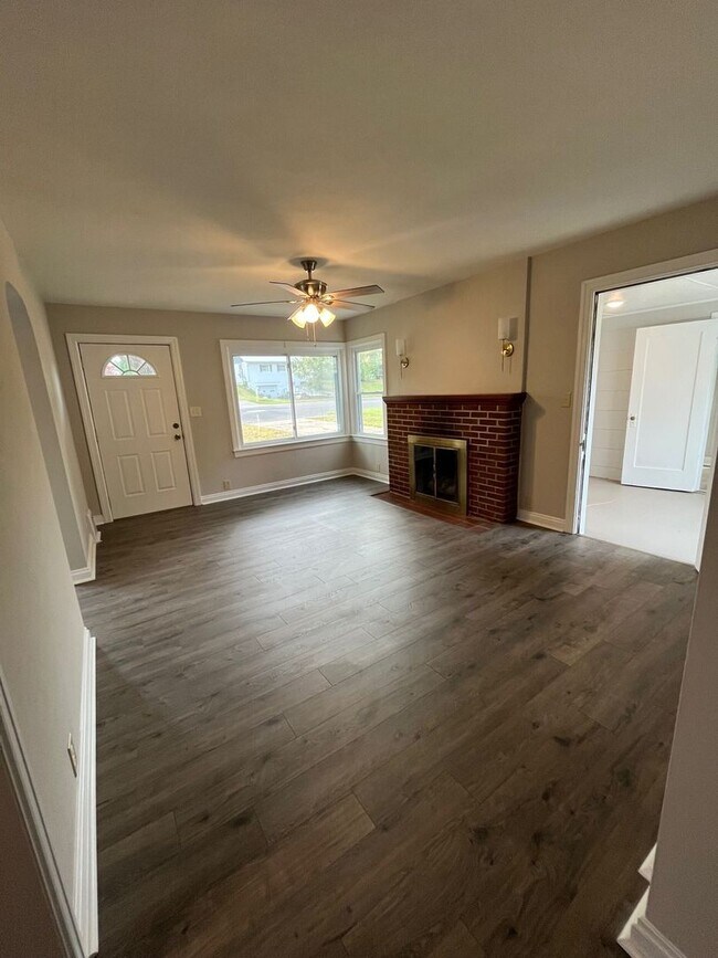 Building Photo - Newly Renovated Single-Family Home in Wash...