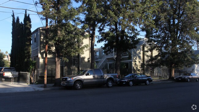 Building Photo - 5817-5821 Piedmont Ave