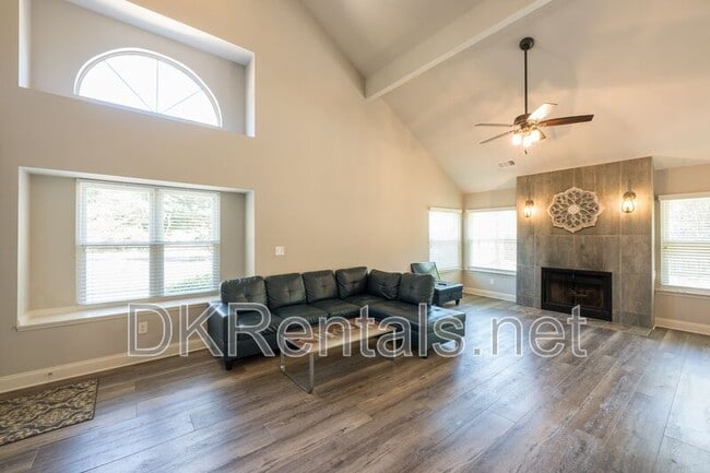 Building Photo - 898 Halston Ct