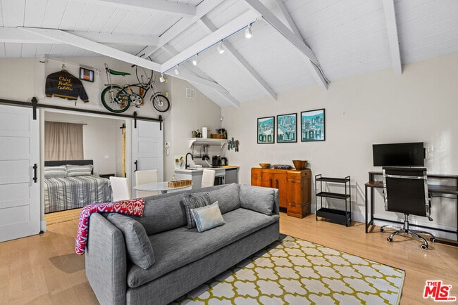 Building Photo - 9520 Gloaming Dr