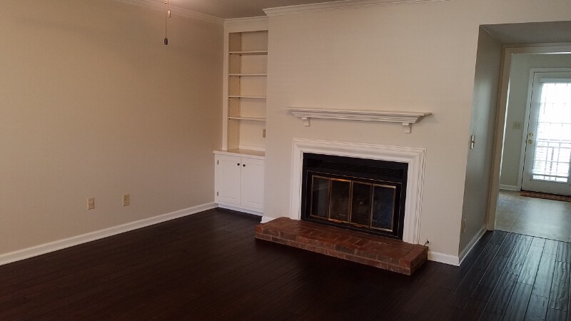 Building Photo - 1025 Brentwood Pointe