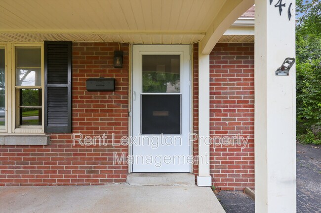 Building Photo - 141 Zandale Dr