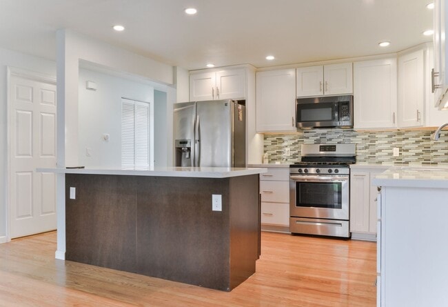 Building Photo - Charming 3 Bedroom Home in Klahanie | Issaquah Schools