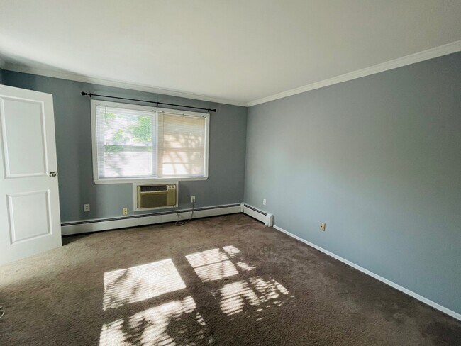 Building Photo - 250 Beechwood Ave