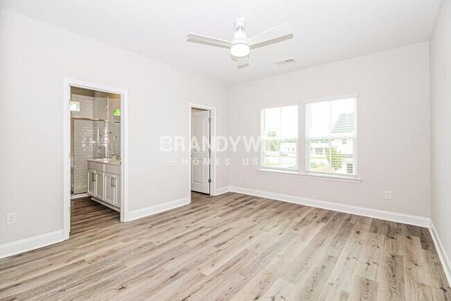 Building Photo - 1032 Wildflower Dr