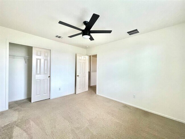 Building Photo - 13325 High Sierra St