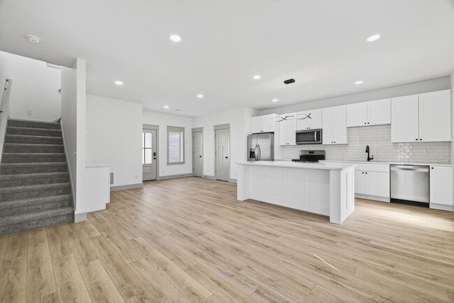 Building Photo - 422 E Cottage Grove Ave