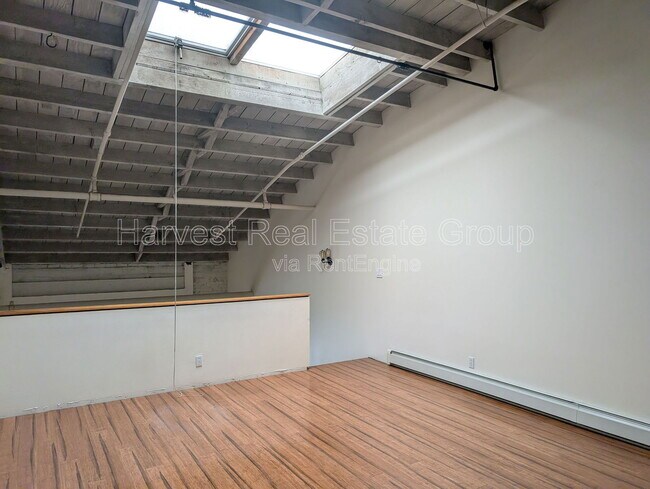 Building Photo - 1018 4th Ave
