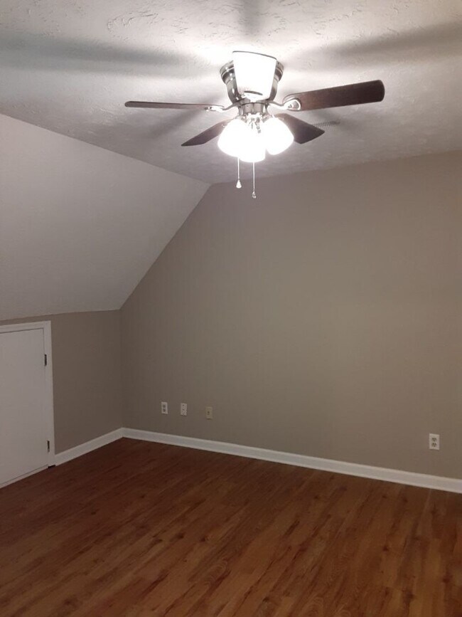 Building Photo - Great Home on corner lot in prime location in Knoxville