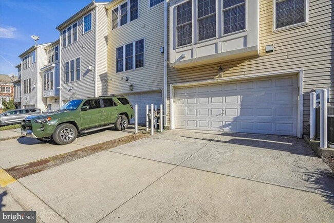 Building Photo - 2481 Walnut Rocker Ln
