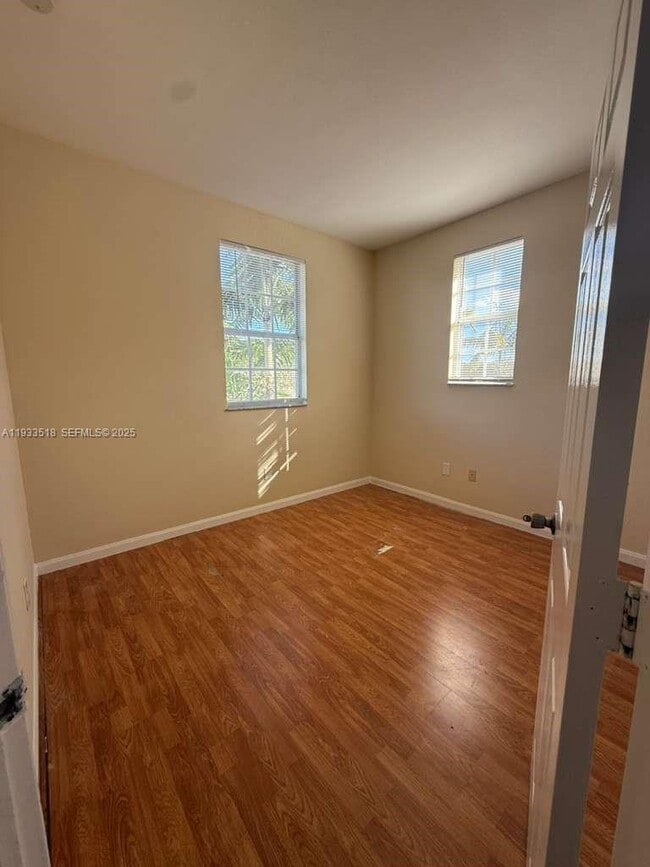 Building Photo - 448 NE 21st Ave