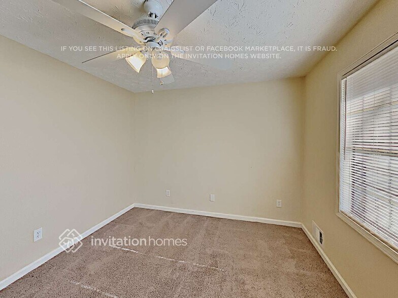 Building Photo - 820 Cedar Lake Dr SE