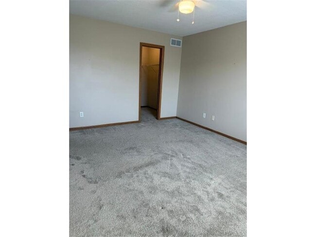 Building Photo - 6886 Meadow Grass Ln S
