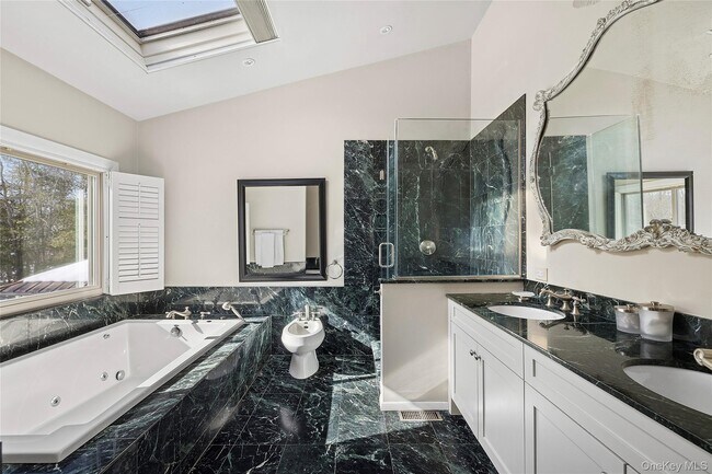 Building Photo - 11 Sandown Ct