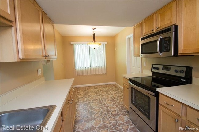 Building Photo - 27081 Farmbrook Villa Dr