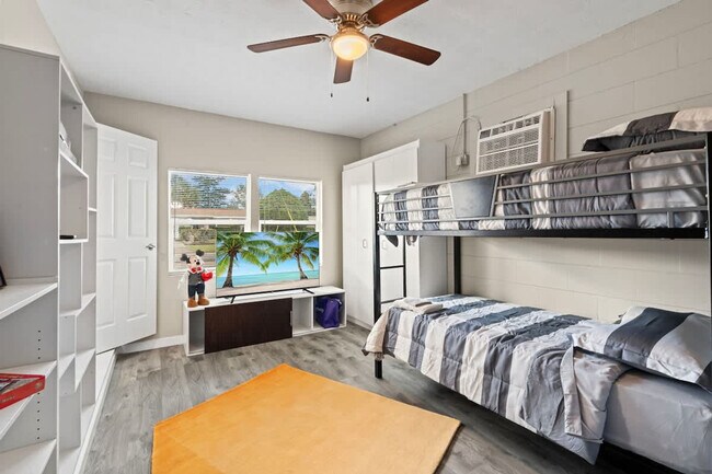 Building Photo - 3215 Crosby Ln