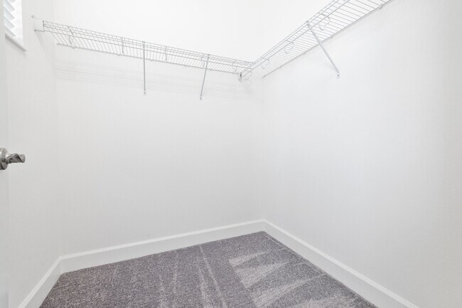 Building Photo - Luxurious gated community 5-Bedroom Rental...
