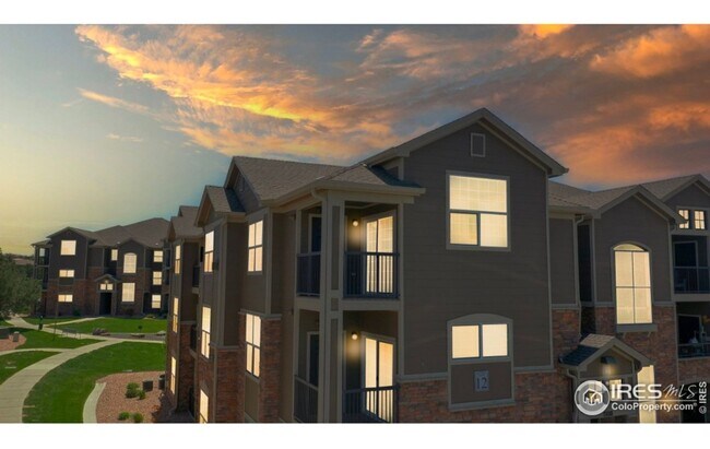 Building Photo - 2 Bed 2 Bath With Mountain views