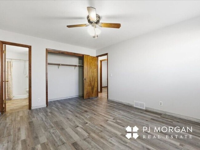 Building Photo - 9524-9526