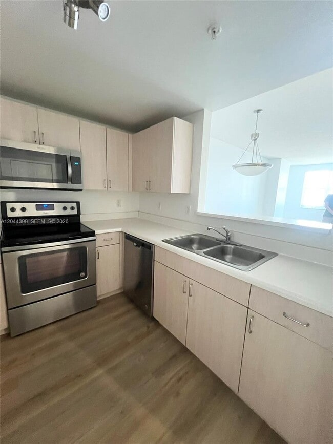 Building Photo - 50 Menores Ave