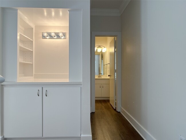 Building Photo - 5899 Fairdale Ln
